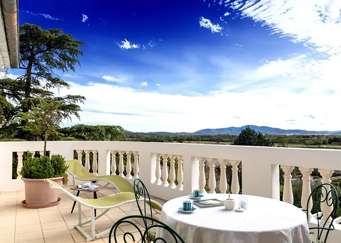 La Bastide De לינה וארוחת בוקר 4*